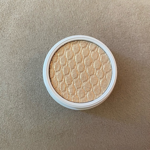 Colourpop x hello kitty trio eye shadow - Picture 4 of 6